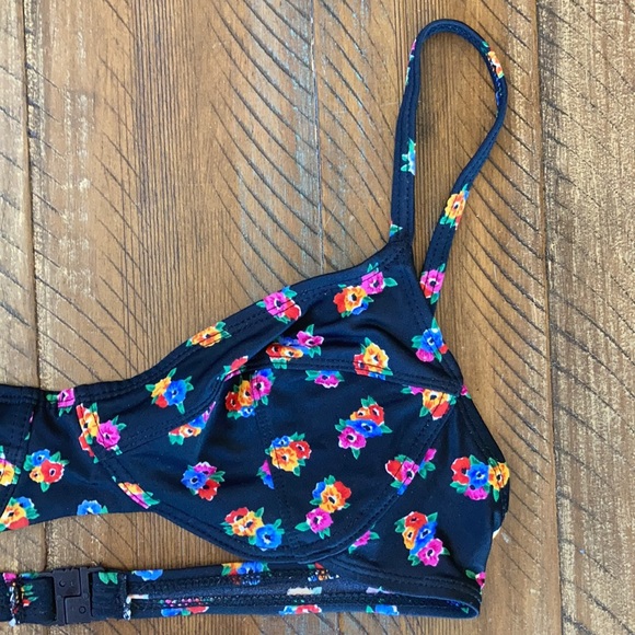 Adrienne Vittadini Bikini Swimsuit Top - Picture 2 of 5